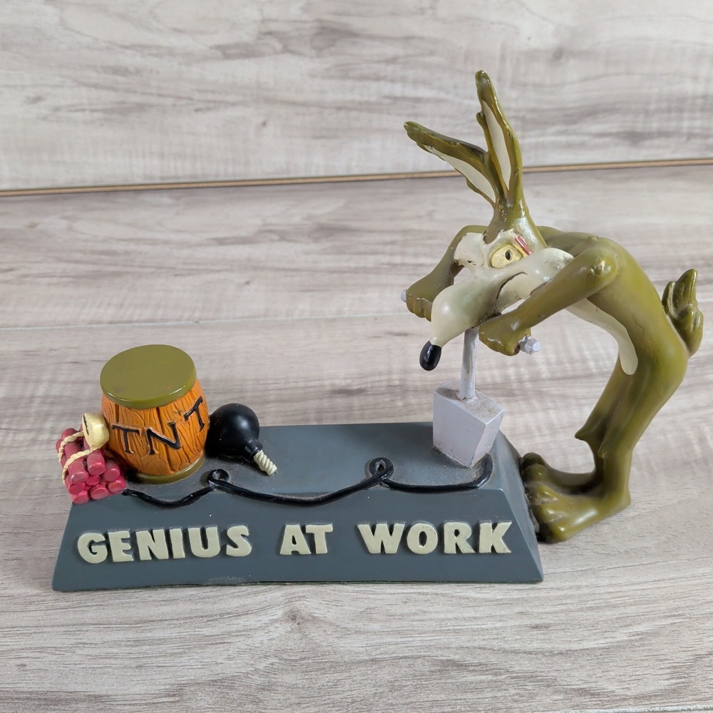 VTG Wile E. Coyote Genius at Work TNT Figure 1995 Warner Bros. Desk Decor